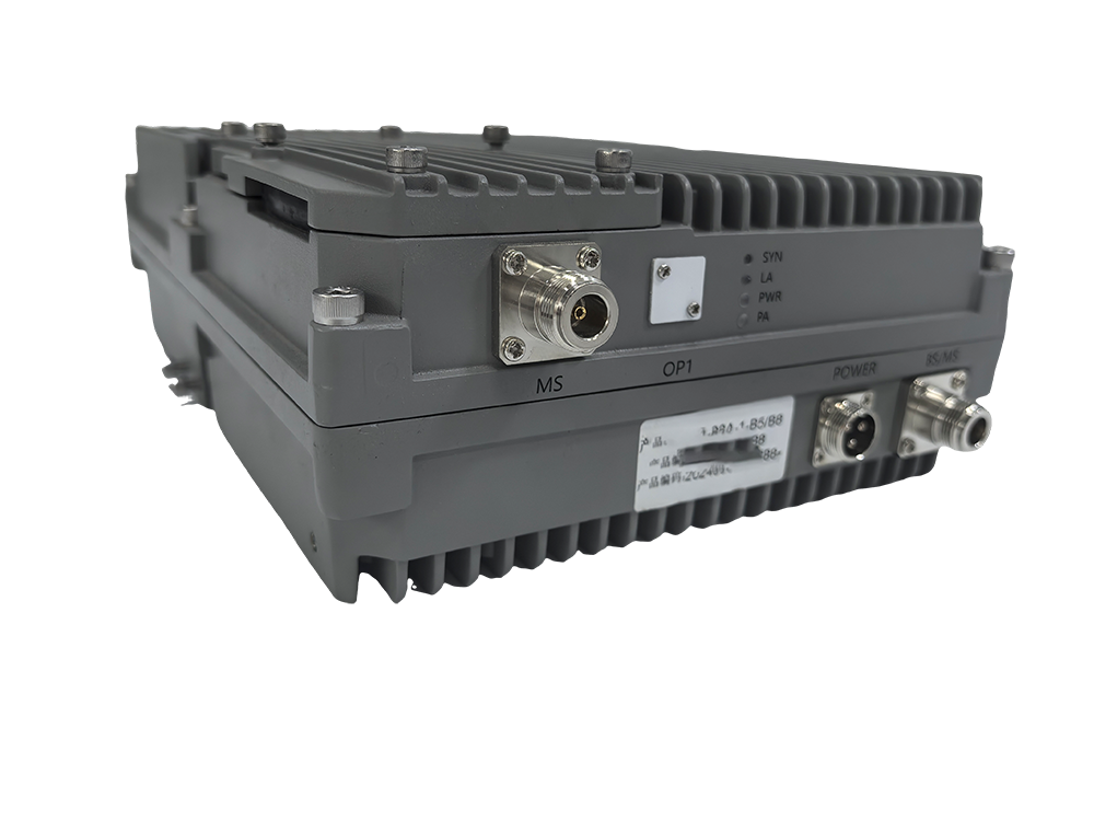  隆化三频手机信号接收器2000㎡